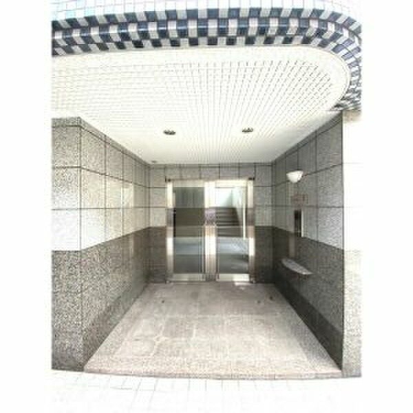 物件外観写真4　(エントランス部分)