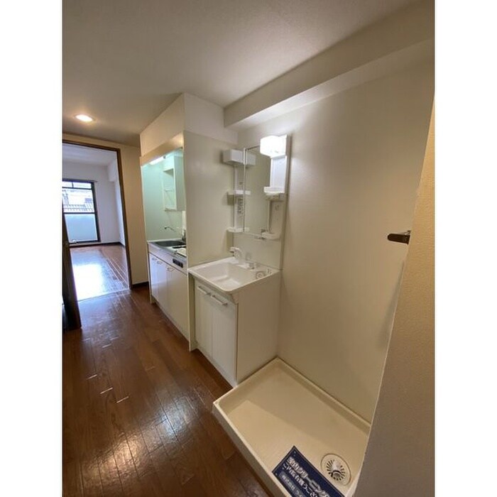 物件内観写真12　(洗濯機置場)