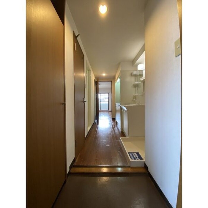 物件内観写真13　(玄関)