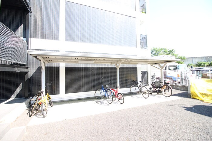 物件外観写真4　(駐輪場)