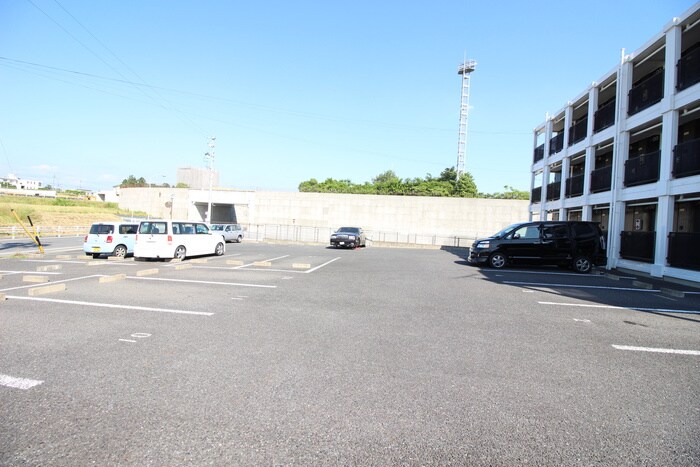 物件外観写真5　(駐車場)