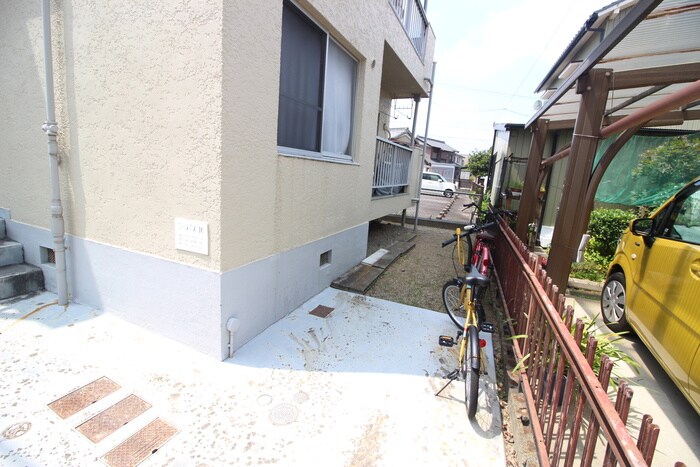 物件外観写真2　(エントランス部分)