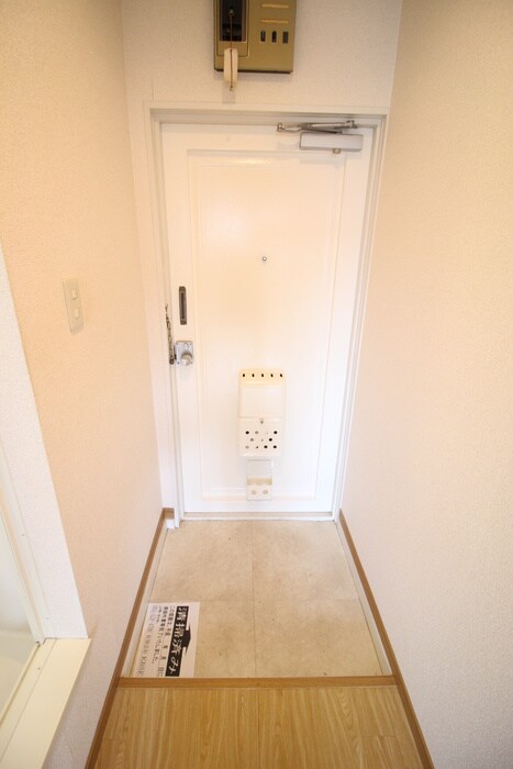 物件内観写真16　(玄関)