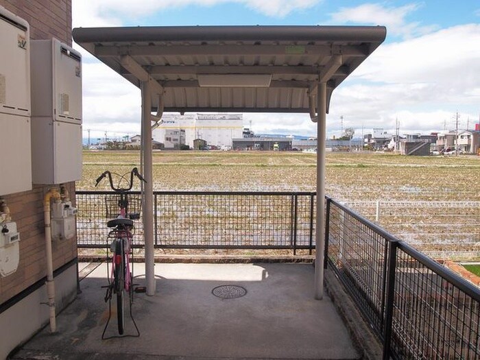 物件外観写真2　(駐輪場)