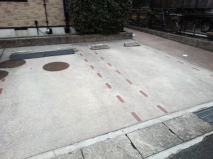 物件外観写真3　(駐車場)