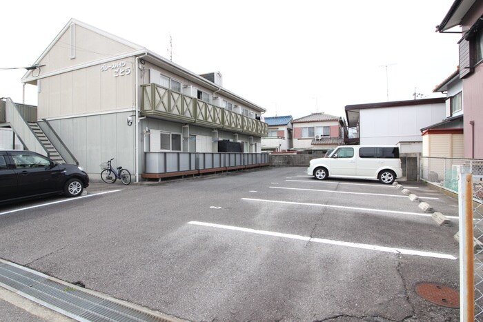 物件外観写真3　(駐車場)