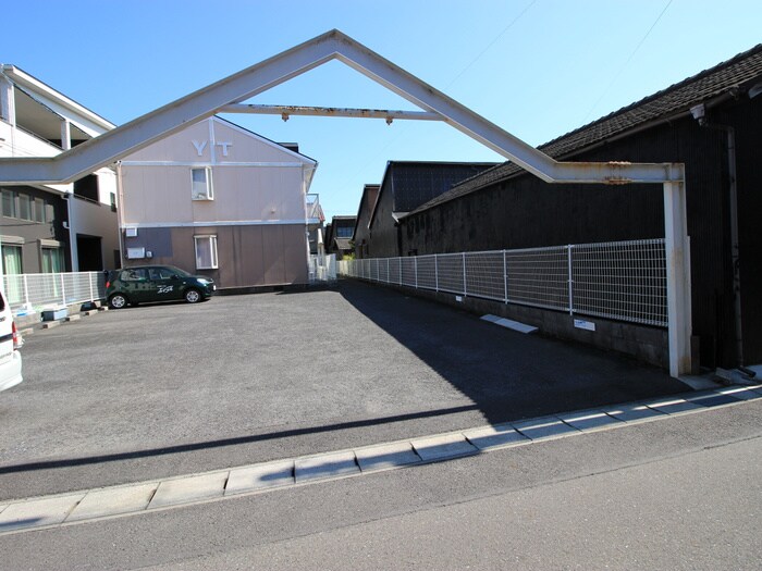 物件外観写真4　(エントランス部分)