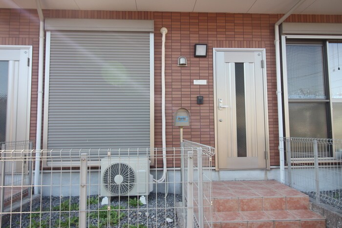 物件外観写真5　(エントランス部分)