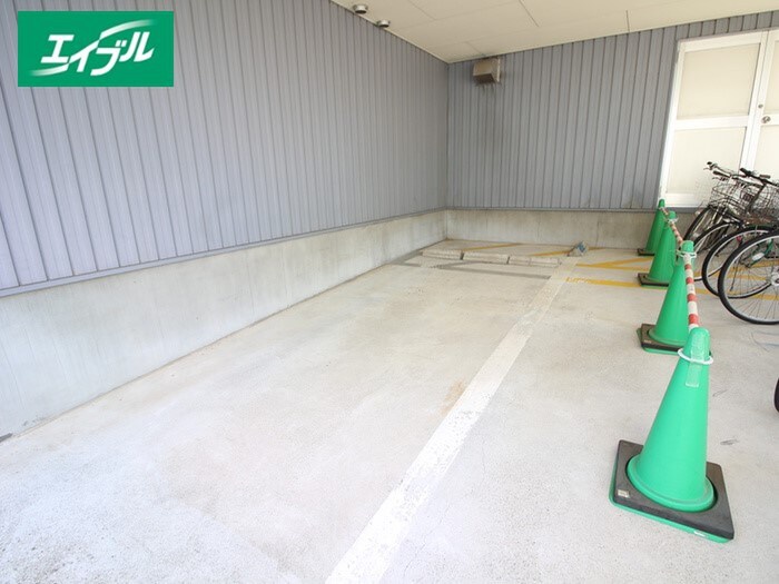 物件外観写真3　(駐車場)