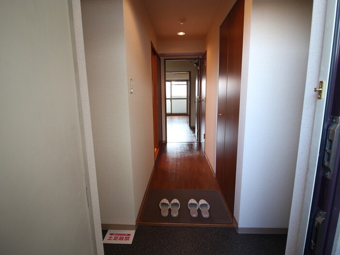 物件内観写真7　(玄関)