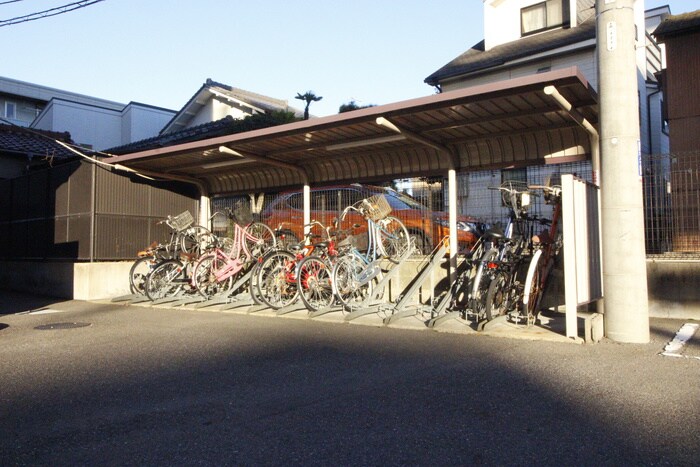 物件外観写真4　(駐輪場)