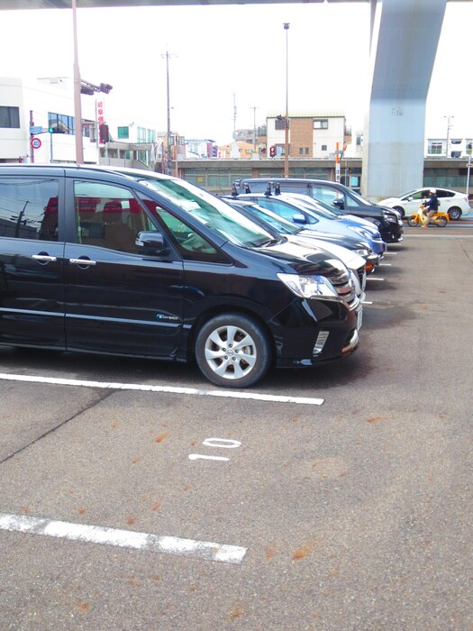 物件外観写真6　(駐車場)