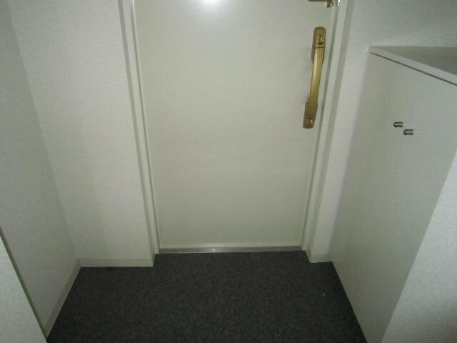 物件内観写真16　(玄関)