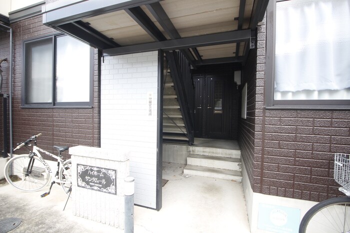 物件外観写真2　(エントランス部分)