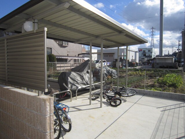 物件外観写真3　(駐輪場)