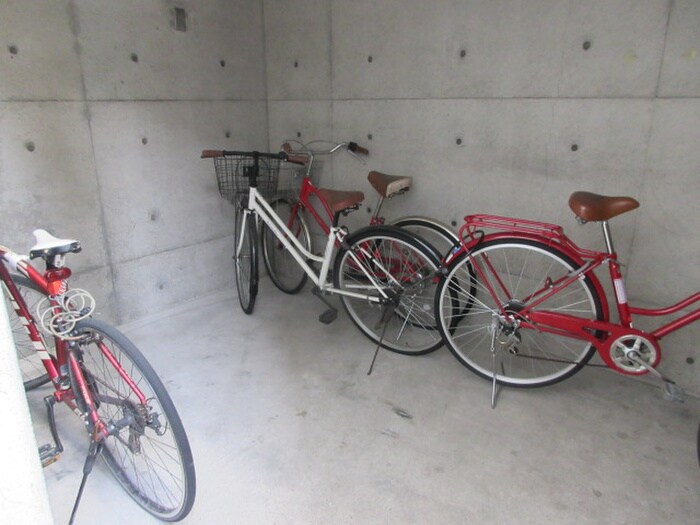物件外観写真3　(駐輪場)