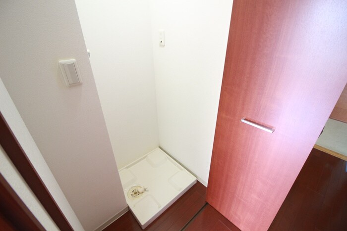 物件内観写真12　(洗濯機置場)