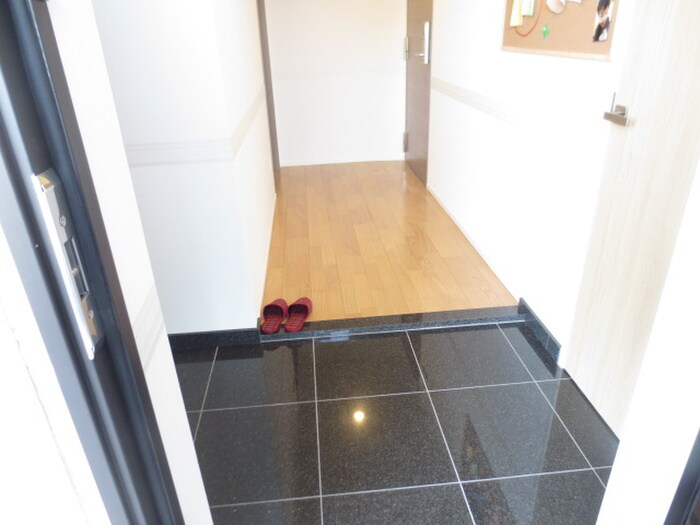 物件内観写真7　(玄関)