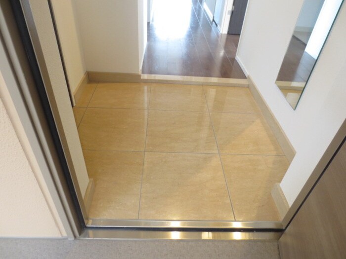 物件内観写真7　(玄関)