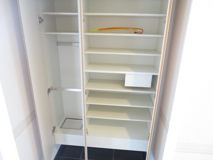 物件内観写真8　(靴箱)