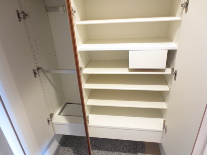 物件内観写真8　(靴箱)