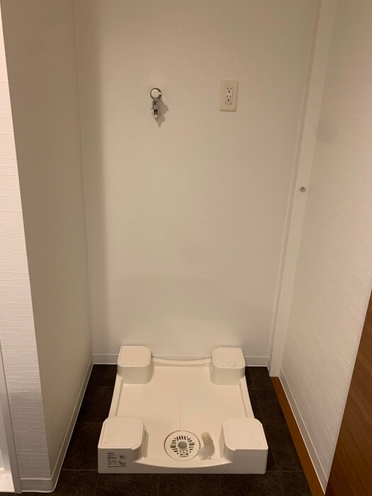 物件内観写真13　(洗濯機置場)