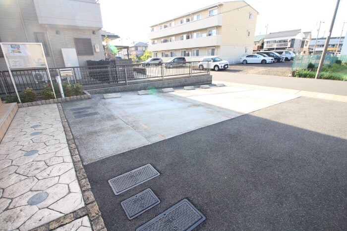 物件外観写真3　(駐車場)