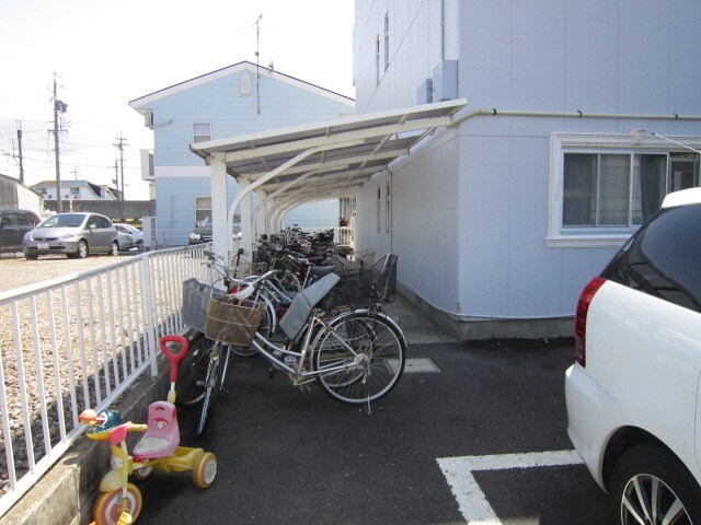 物件外観写真3　(駐輪場)