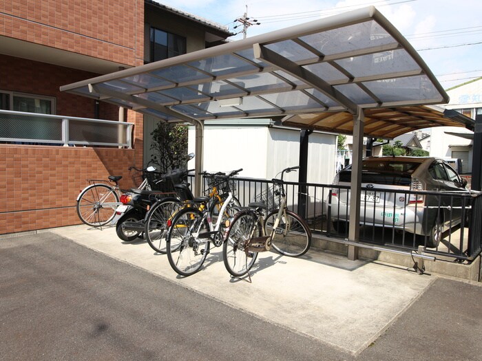 物件外観写真4　(駐輪場)