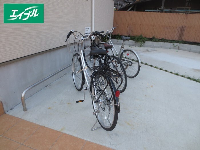 物件外観写真3　(駐輪場)
