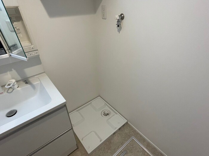 物件内観写真12　(洗濯機置場)