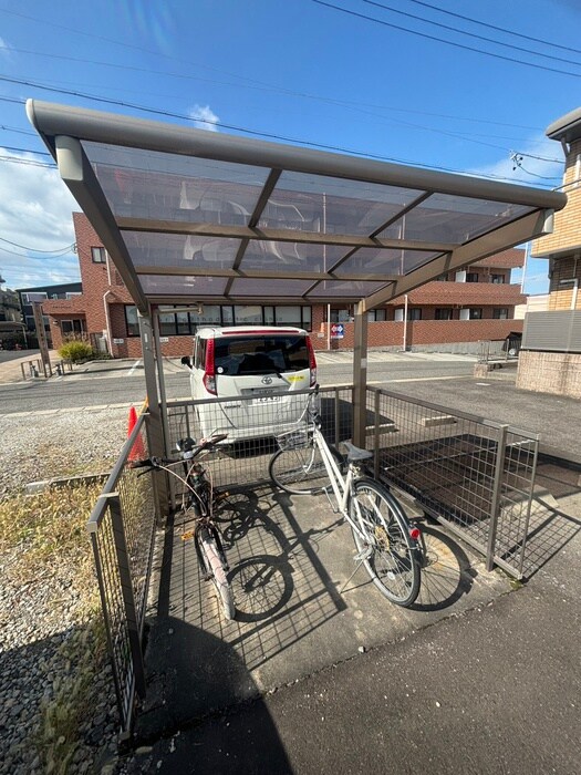 物件外観写真6　(駐輪場)