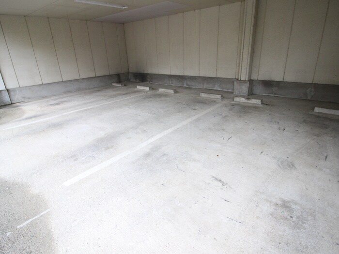 物件外観写真5　(駐車場)