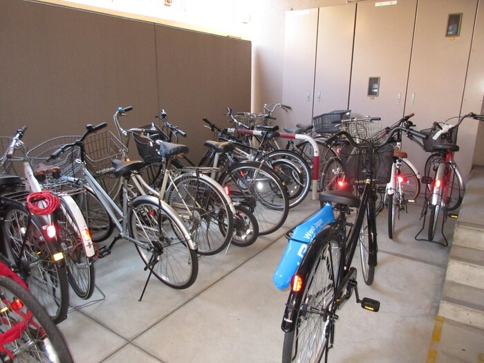 物件外観写真5　(駐輪場)