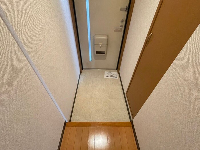 物件内観写真14　(玄関)