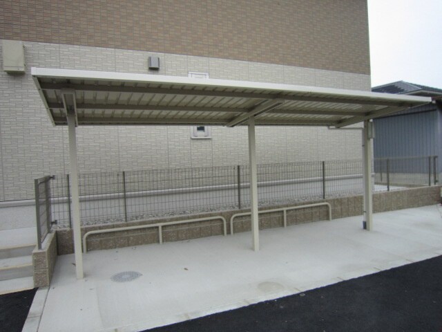 物件外観写真3　(駐輪場)