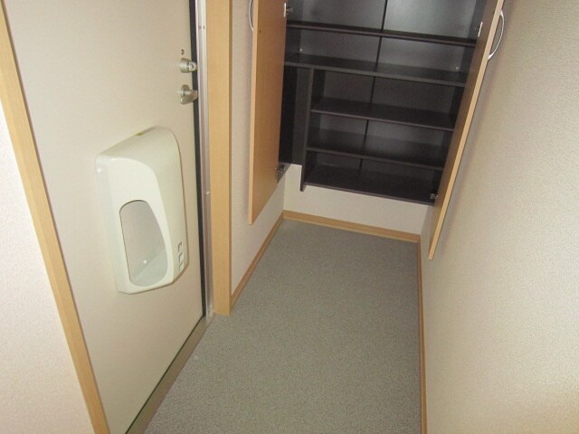 物件内観写真14　(玄関)