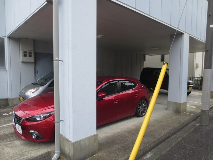 物件外観写真5　(駐車場)