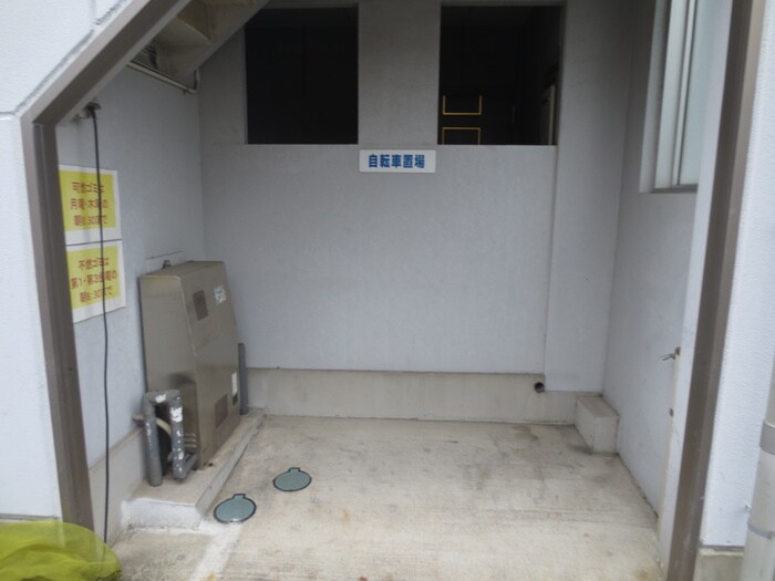 物件外観写真6　(駐輪場)