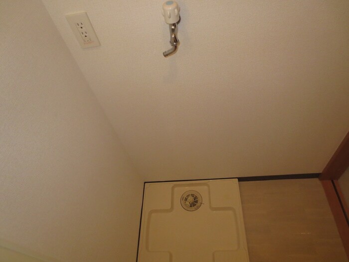 物件内観写真17　(洗濯機置場)