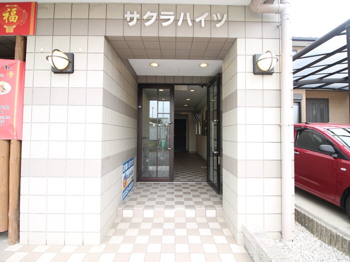 物件外観写真5　(エントランス部分)