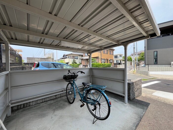 物件外観写真4　(駐輪場)