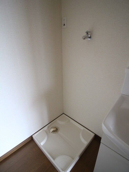 物件内観写真16　(洗濯機置場)