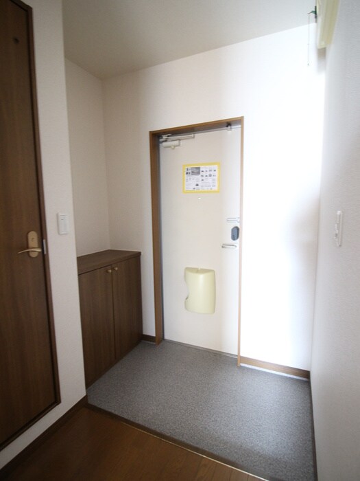 物件内観写真18　(玄関)
