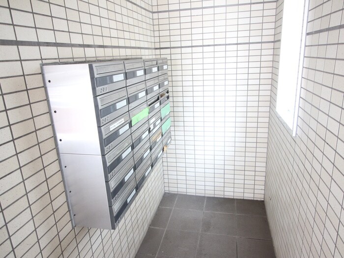 物件外観写真4　(エントランス部分)