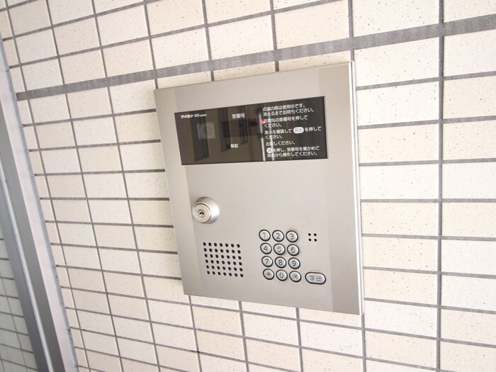 物件外観写真5　(エントランス部分)