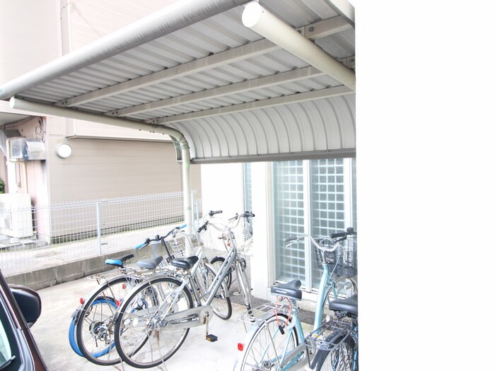 物件外観写真6　(駐輪場)