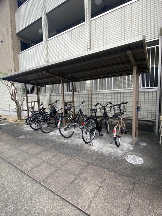 物件外観写真4　(駐輪場)