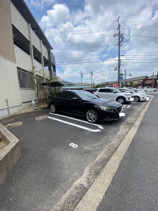 物件外観写真5　(駐車場)