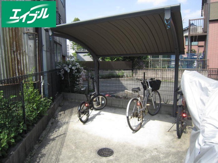 物件外観写真3　(駐輪場)